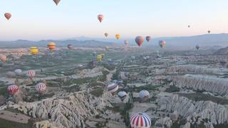 気球/朝日に染まった空/奇岩群のコラボは絶景