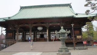 徳川綱吉、生母のために建立