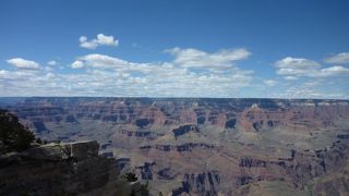 歴史を感じられる雄大な渓谷