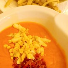 Salmorejo y berenjenas fritas