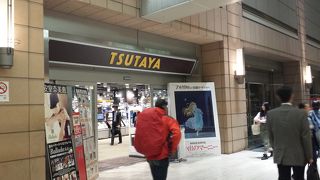 駅前のショッピングスポット