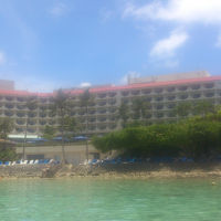 ビーチから見たヒルトン