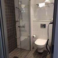 バスルーム　バスタブはないですが、快適な綺麗さ