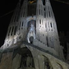 ライトアップされたサグラダ・ファミリア