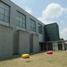 陶芸家の住居と釜を移転した実物も見られます