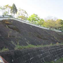 白壁は昭和４０年代に作られたもので、時代考証などはいい加減