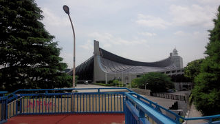 原宿と渋谷の間です。