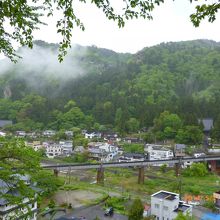 対岸の風雅の国から見る山寺