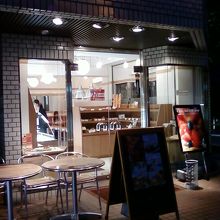 なんとも不思議な店名です。