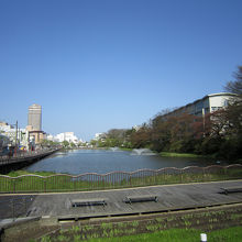 千秋公園のお堀。