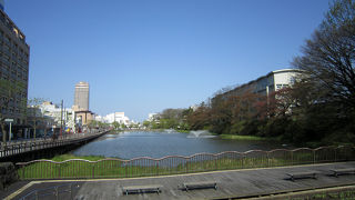城跡の広い公園。