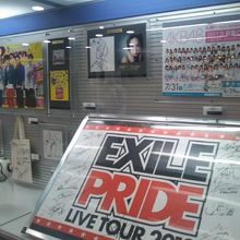 EXILEの展示も目立っていました