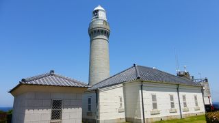 総御影石造りの綺麗な灯台。