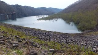 数少ないロックフィルダム