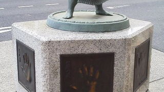 やはり相撲の聖地には「国技館通りの力士像」～両国～