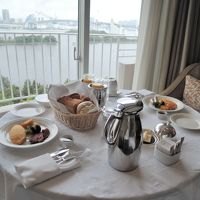 ルームサービスの朝食