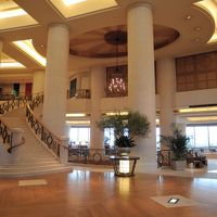 明るく開放的なロビー