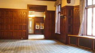 木彫りの意匠が美しいです