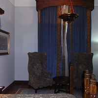 全ての照明を使用しても薄暗さが否めない。