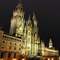 パラドールからの夜の大聖堂は圧巻。