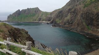 礼文島にある青い海がみれる岬