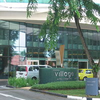 ローカルレストランも周りにあります