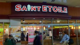 カフェとベーカリーです