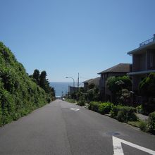 七里が浜高校の横の坂から見る景色