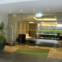 シンプルな入り口