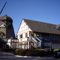 名前のとおりシンボルの風車が目印。