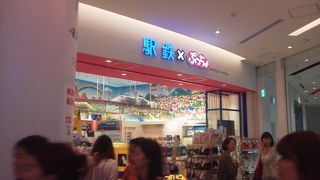 お店も華やかな感じ「駅鉄×ぷっちょ」～お台場～