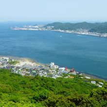 関門海峡が一望出来ます。