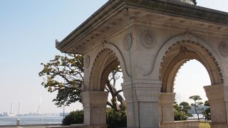 山下公園内にひっそりとあります