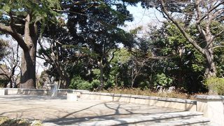 外国人墓地の横、洋館が似合う公園