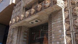 外観の装飾がとっても変わってます