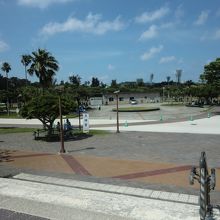 園内は広いので、看板に沿って行こう