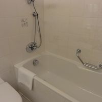 普通のバスタブです。もちろん周りはタイル張りです