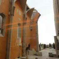 隣接の遺跡に裏から入れます