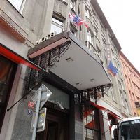 ホテル玄関です