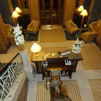 階段回りと一階の踊り場付近・素晴らしい雰囲気です