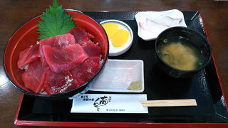 マグロの名所でマグロを食す。