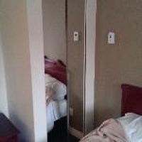 部屋は狭いがきれい