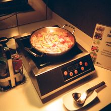 ホットミール類はこのラウンジの方が良い、