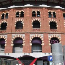 スペイン広場のコロッセオのような建物が目立ちます。