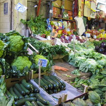 ここは緑の野菜をたくさん扱っています