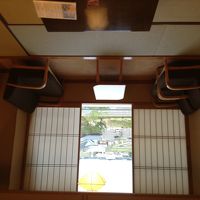 清潔感があり広々と居心地のいい客室。