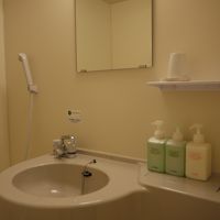 ドライヤーは部屋のTVの横にありました