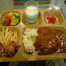 お昼の軍艦カレーセット