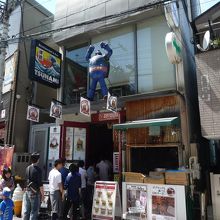 ハンバーガー店の行列