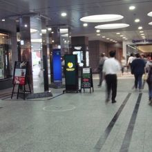 ランドマークプラザ1階からクイーンズスクエアへ